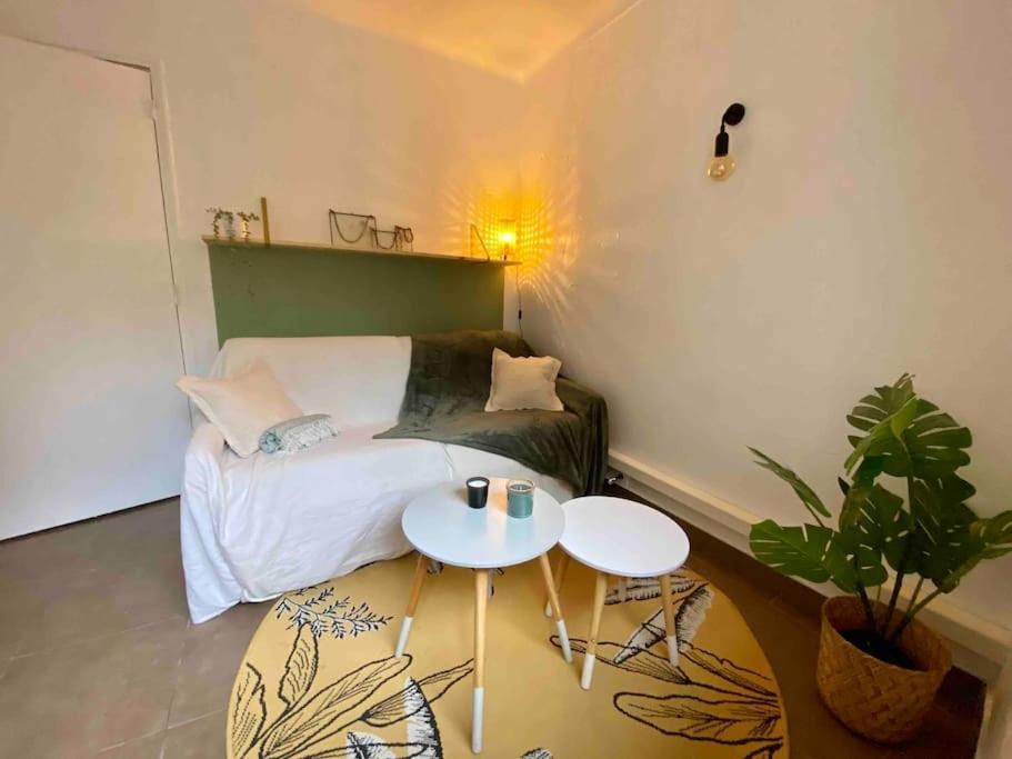 דירות אנטיב Location Studio Avec Loggia מראה חיצוני תמונה