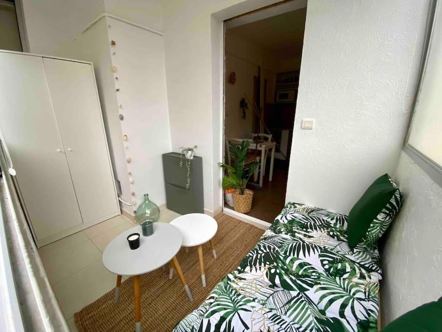 דירות אנטיב Location Studio Avec Loggia מראה חיצוני תמונה